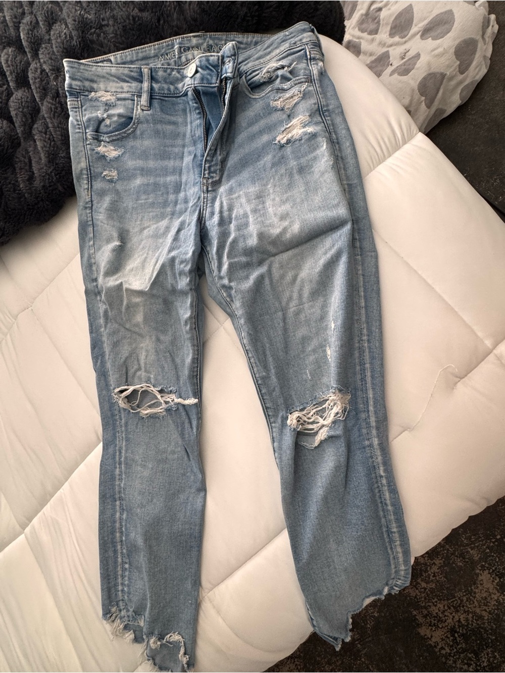 American Eagle Outfitters Light Blue Denim Distressed Crop Jeans